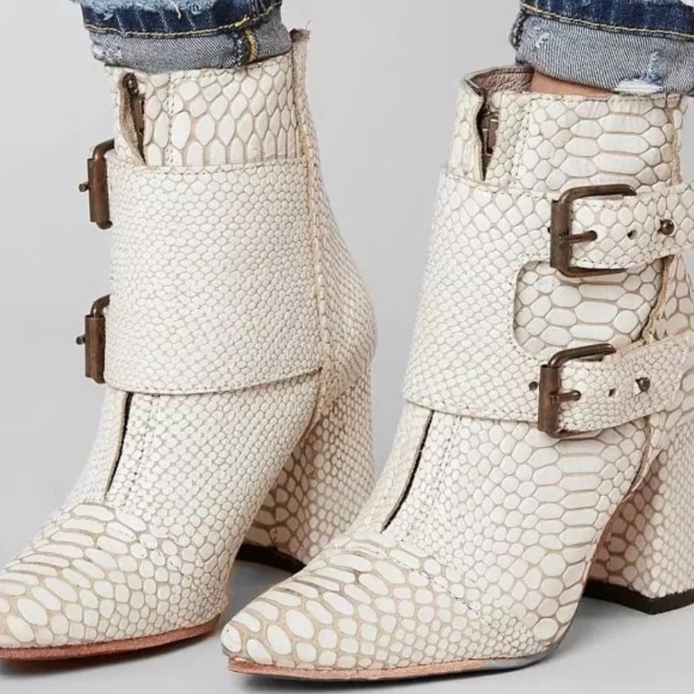 Joey Cream Textured Ankle Boots